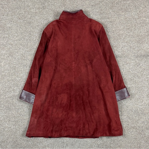 Red jacket - Picture 2 of 16